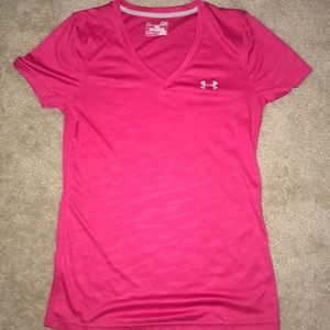 Size small under armour loose fit shirt